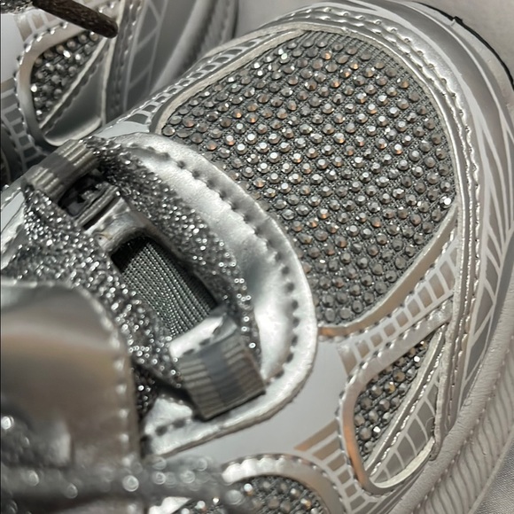 SHEIN Silver and White Sneakers Modern Sporty Design - Picture 6 of 7